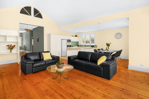 Adelaide Style Accommodation-City And Beach Luxury Home - Accommodation Tasmania 0