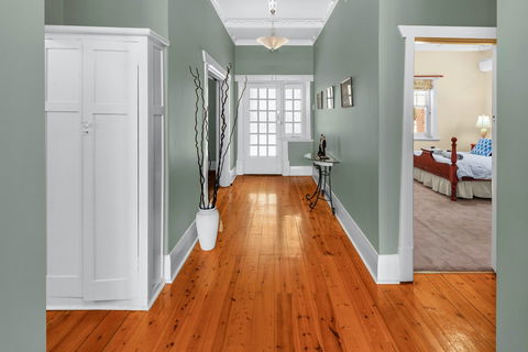 Adelaide Style Accommodation-City And Beach Luxury Home - Accommodation Tasmania 1