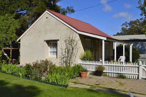 Almond Tree Cottage - Accommodation Tasmania 0
