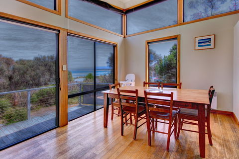 Beachcomber House - Accommodation Tasmania 2