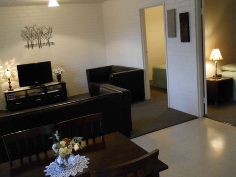 BJs Short Stay Apartments - Accommodation Tasmania 0