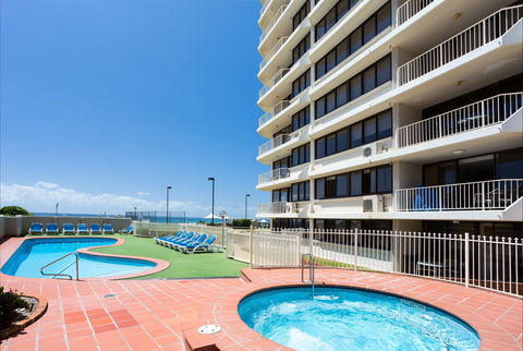 Breakers North - Absolute Beach Front Holiday Apartments - Accommodation Tasmania 2