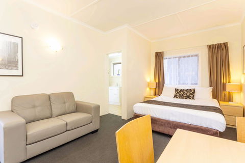 Club Motel And Apartments - Accommodation Tasmania 2