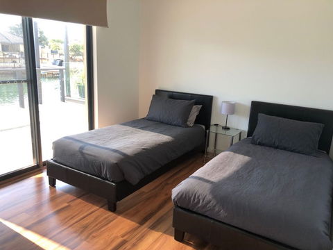 Port Bouvard Retreat - Large Family Friendly Canal Home With Private Jetty - Accommodation Tasmania 2