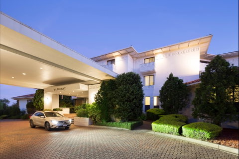 Ramada By Wyndham Diplomat Canberra - Accommodation Tasmania 0