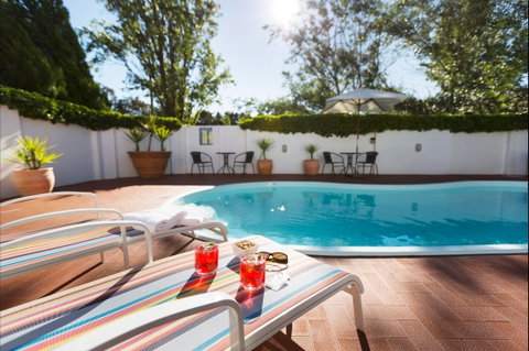 Ramada By Wyndham Diplomat Canberra - Accommodation Tasmania 1