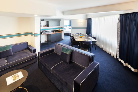 Ramada By Wyndham Diplomat Canberra - Accommodation Tasmania 2