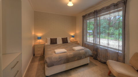 Restaway Holiday Units - Accommodation Tasmania 0
