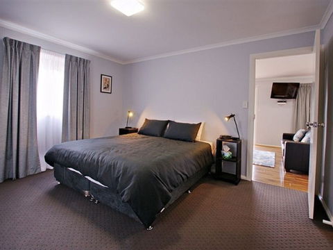 Starline Alpaca Farm Stay - Accommodation Tasmania 0