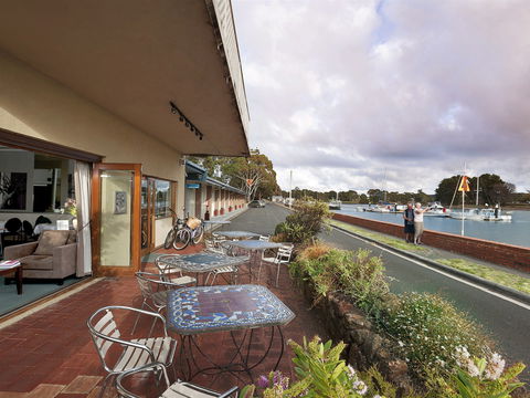 The Waterfront Wynyard - Accommodation Tasmania 1