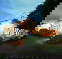 The Lonsdale Palms - Accommodation Tasmania
