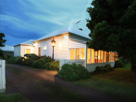 The Lonsdale Palms - Accommodation Tasmania 0