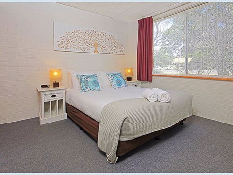 The Lodge Broulee - Accommodation Tasmania 0