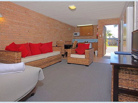 The Lodge Broulee - Accommodation Tasmania 2