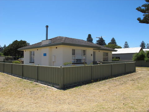 Walters Holiday Home - Accommodation Tasmania 0