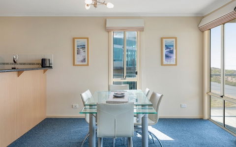208 Surfers Pde - Accommodation Tasmania 2