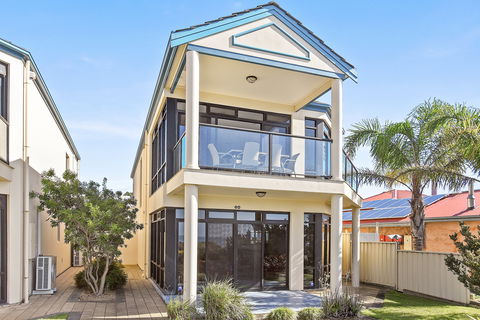 63 Franklin Parade - Accommodation Tasmania 1