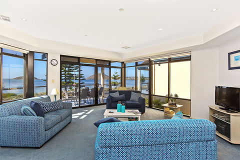63 Franklin Parade - Accommodation Tasmania 2