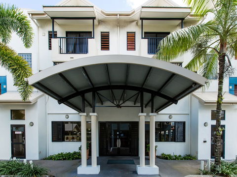 Cairns Queens Court - Accommodation Tasmania 1