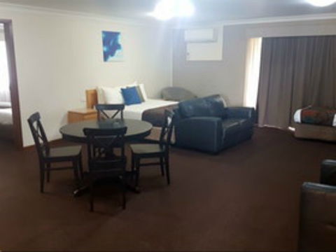 Hilltops Retreat Motor Inn - Accommodation Tasmania 0