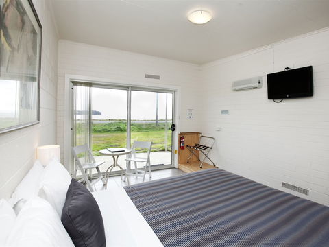 Hotel Bruny - Accommodation Tasmania 2