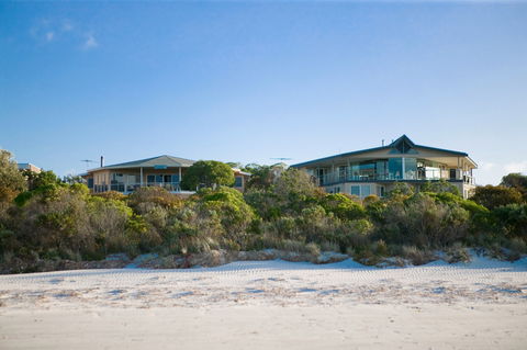 Island Beach Lodge - Accommodation Tasmania 0
