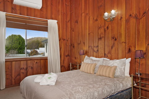 Le Chateau - Accommodation Tasmania 2