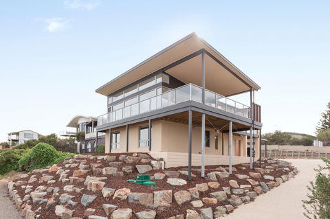 Neighbour Avenue - Accommodation Tasmania 0