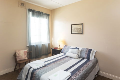 Southern Railway Hotel - Accommodation Tasmania 2