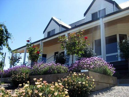 Canadian VIC Accommodation Tasmania