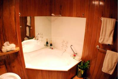 Warrnambools No 1 Luxury Apartment - Accommodation Tasmania 3