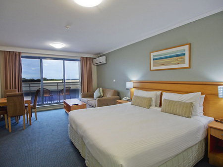 Oaks Waterfront Resort - Accommodation Tasmania 1