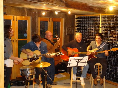 Munari Wines - Accommodation Tasmania 3