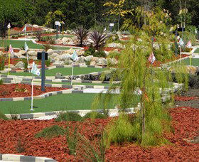 18 Hole Mini Golf - Club Husky - Accommodation Tasmania 0