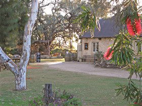 Overland Corner Hotel - Accommodation Tasmania 1