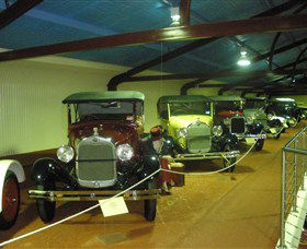 McFeeters Motor Museum And Visitor Information Centre - Accommodation Tasmania 3