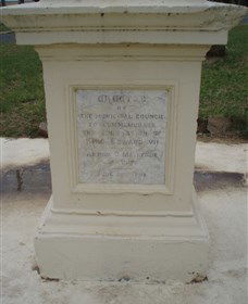 The Coronation Lamp Memorial - Accommodation Tasmania 1