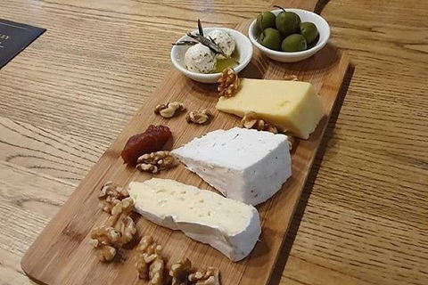 Hobart Small Group Wine Tour Saturday Afternoon: Wines, Gins & Cheeses - Accommodation Tasmania 4