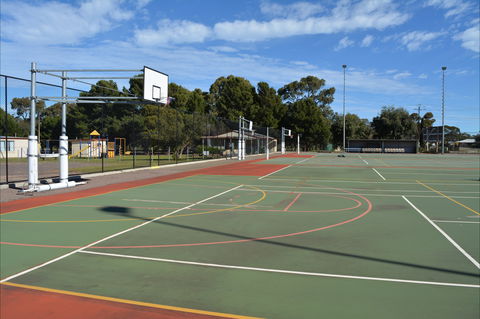 Cleve Sporting Facilities - Accommodation Tasmania 0