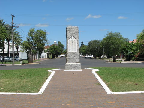 War Memorial And Heroes Avenue, Roma - Accommodation Tasmania 0