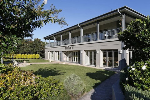 Tulloch Wines - Wine Tasting Paired With Local Handmade Chocolates - Accommodation Tasmania 9
