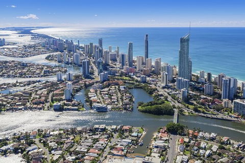 Gold Coast Airport Transfers : Gold Coast City To Airport OOL In Luxury Car - Accommodation Tasmania 4
