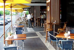 Ducks Nuts Bar & Grill - Accommodation Tasmania 3