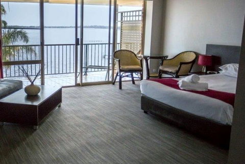 The Beachcomber Hotel - Accommodation Tasmania 0