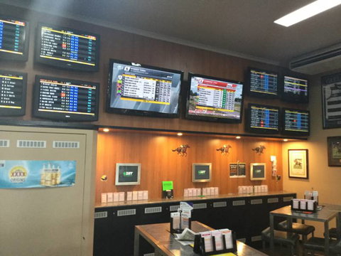 Sails Sports Bar - Accommodation Tasmania 4