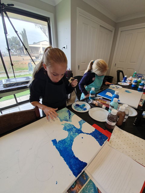 School Holidays - Kids Art Class - Painting - Accommodation Tasmania 1