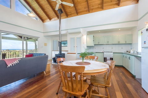 Surfside Ocean Beach - Accommodation Tasmania 5