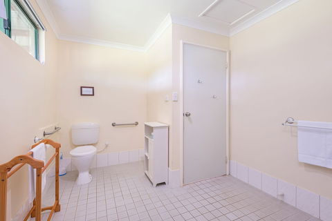 Surfside Ocean Beach - Accommodation Tasmania 0