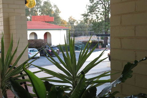 Bishops Lodge Narrandera - Accommodation Tasmania 3