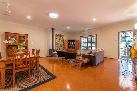 Birds 'n' Bloom Cottages - Accommodation Tasmania 2
